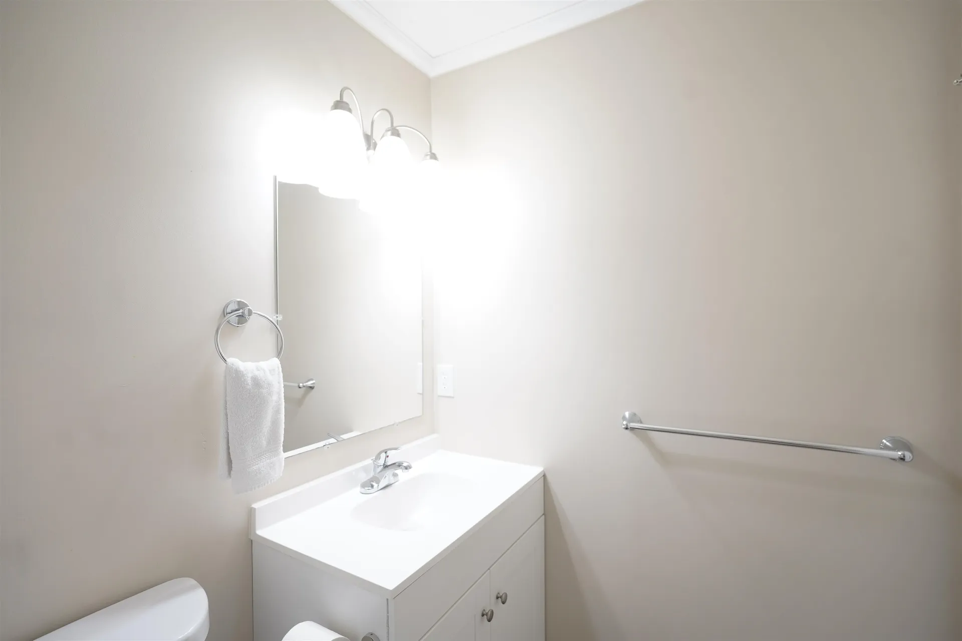 7 Louisburg Square Nashua NH 03060