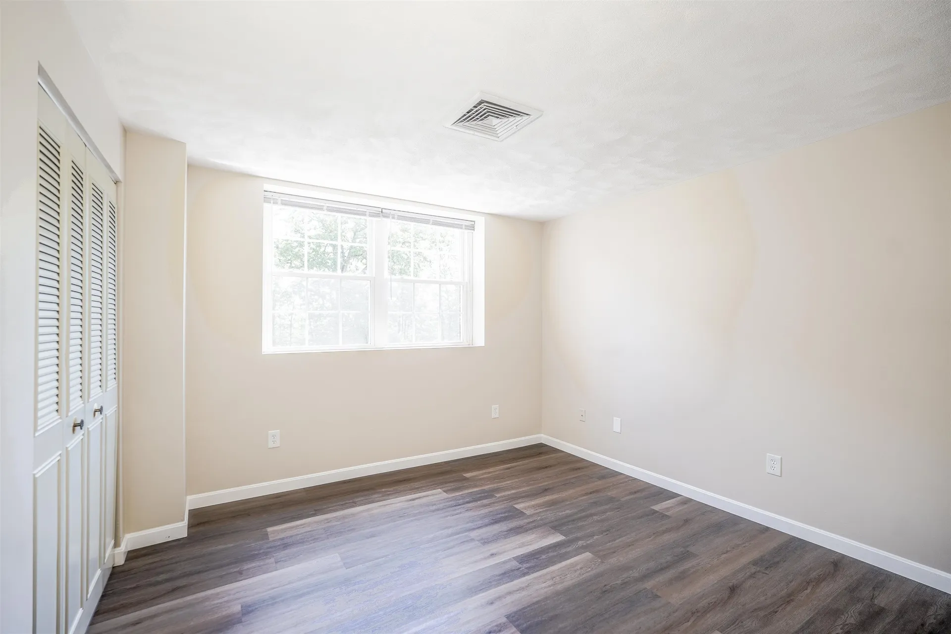 7 Louisburg Square Nashua NH 03060
