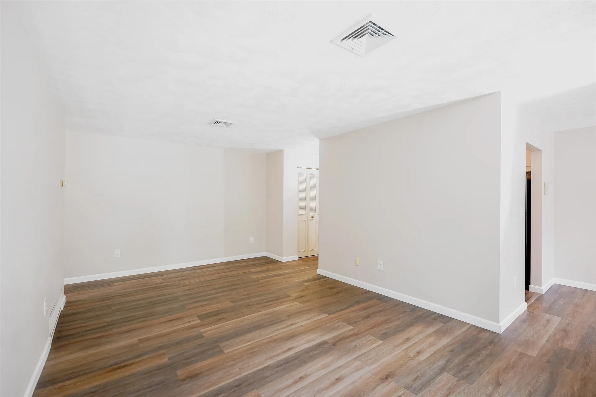 7 Louisburg Square Nashua NH 03060