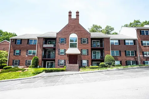 7 Louisburg Square Nashua NH 03060