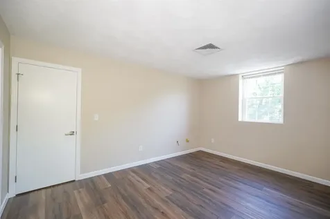 7 Louisburg Square Nashua NH 03060