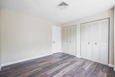 7 Louisburg Square Nashua NH 03060