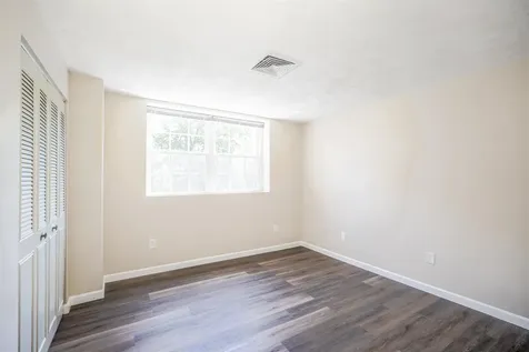7 Louisburg Square Nashua NH 03060