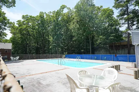 7 Louisburg Square Nashua NH 03060