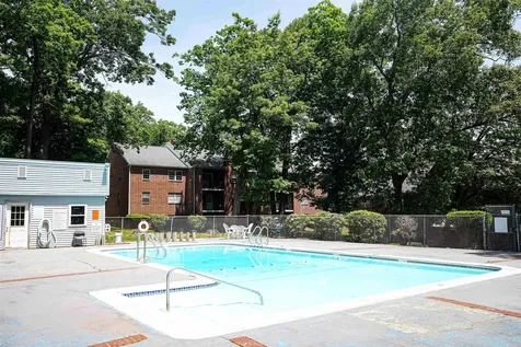 7 Louisburg Square Nashua NH 03060