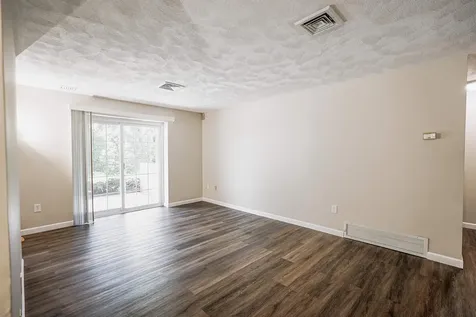 7 Louisburg Square Nashua NH 03060