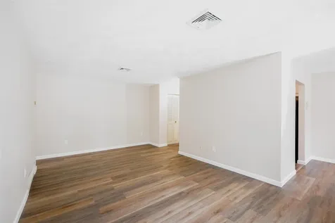 7 Louisburg Square Nashua NH 03060