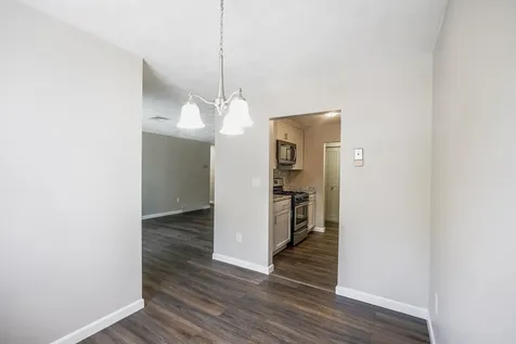 7 Louisburg Square Nashua NH 03060