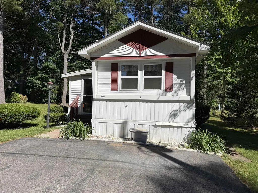 6 Hidden Trail Nashua NH 03062