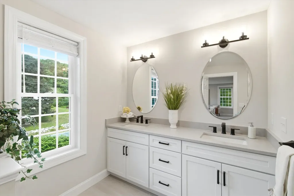 57 Hardy Road Londonderry NH 03053