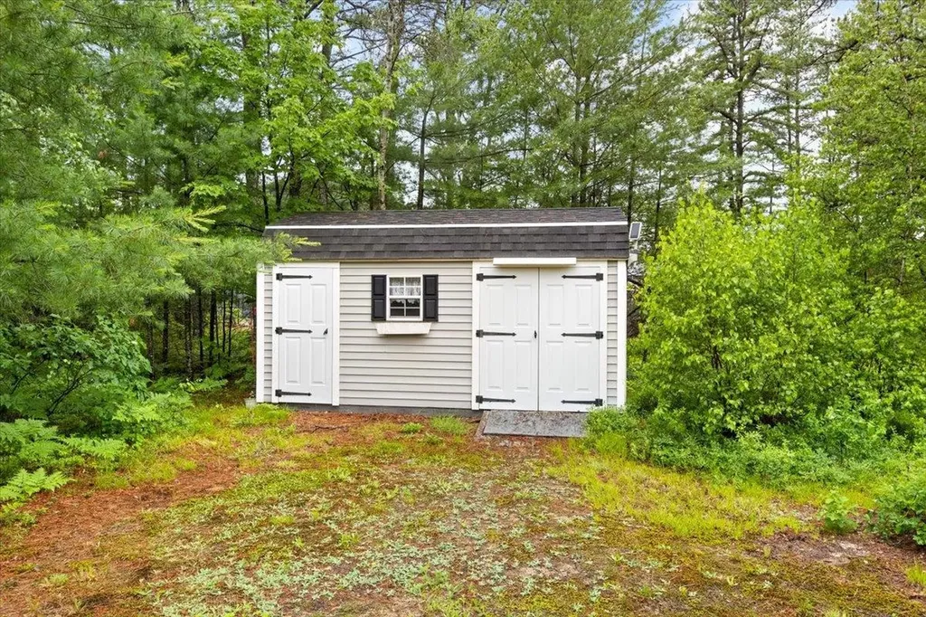 548 Silver Pine Lane Tamworth NH 03886