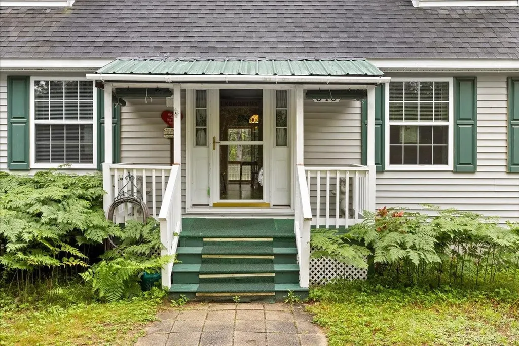 548 Silver Pine Lane Tamworth NH 03886