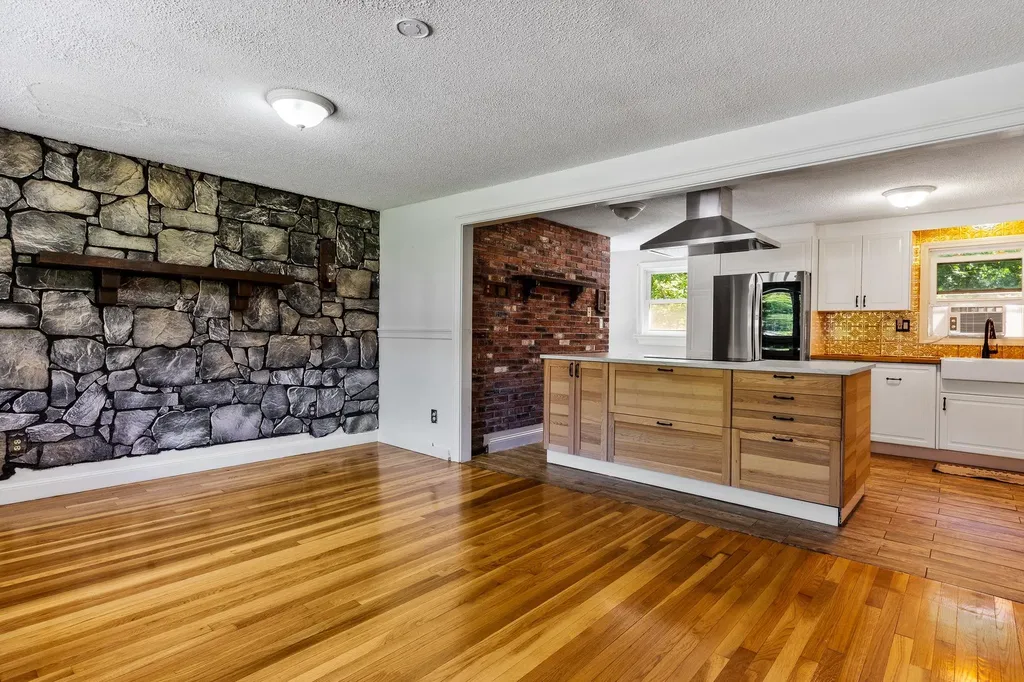 10 Appaloosa Avenue Pelham NH 03076