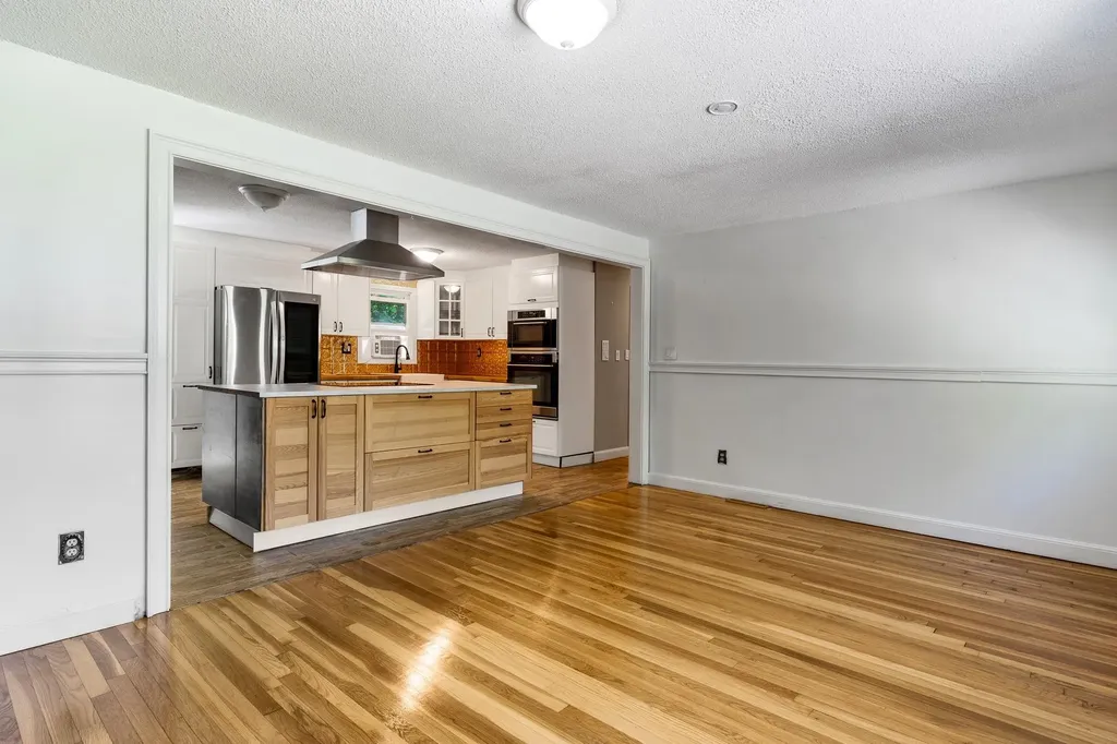 10 Appaloosa Avenue Pelham NH 03076
