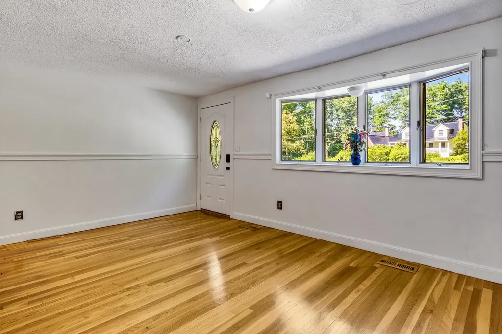 10 Appaloosa Avenue Pelham NH 03076
