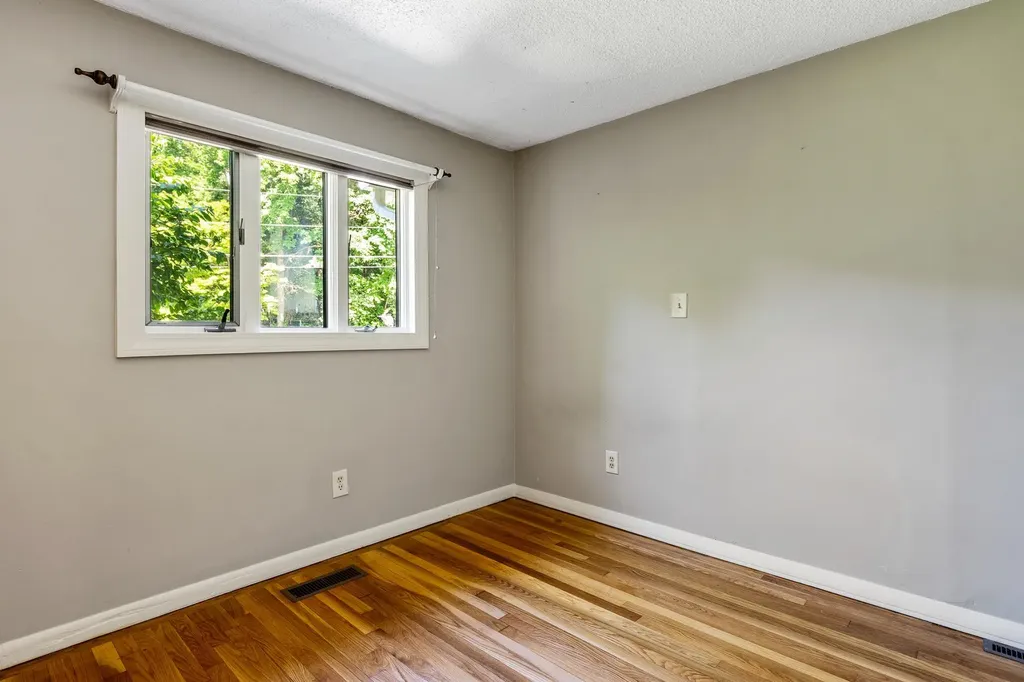 10 Appaloosa Avenue Pelham NH 03076