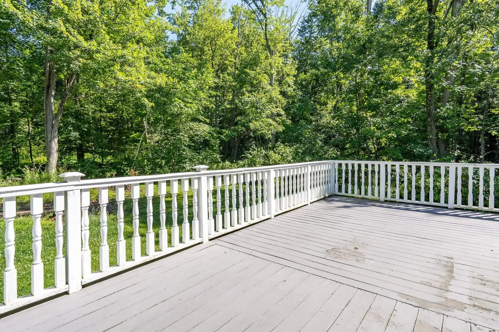 10 Appaloosa Avenue Pelham NH 03076