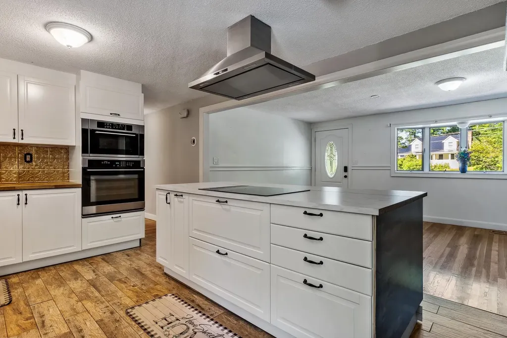 10 Appaloosa Avenue Pelham NH 03076