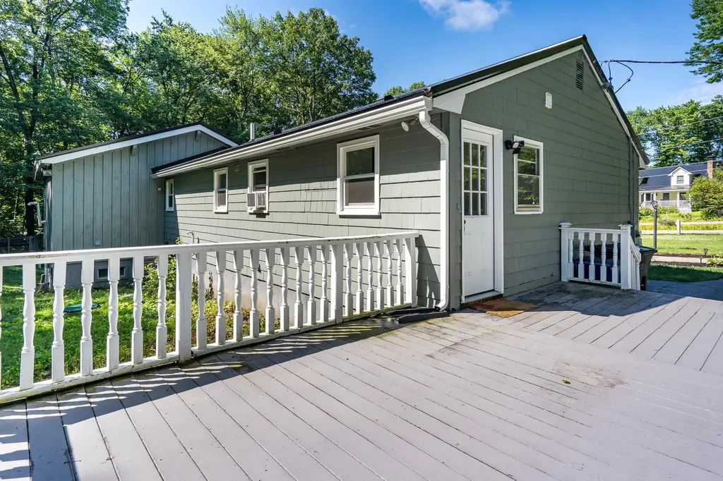 10 Appaloosa Avenue Pelham NH 03076