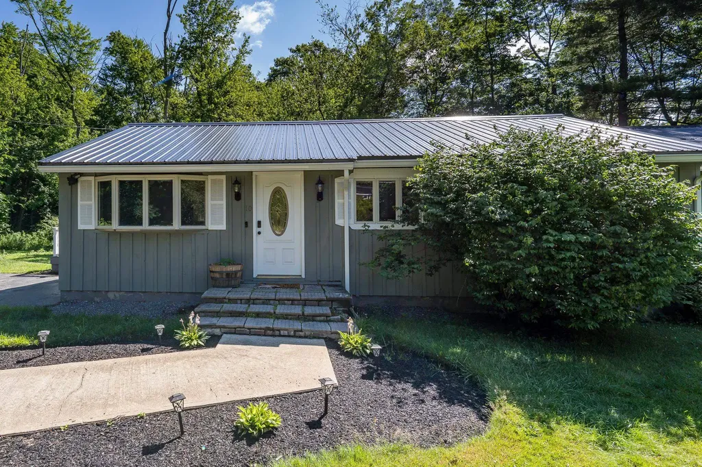 10 Appaloosa Avenue Pelham NH 03076