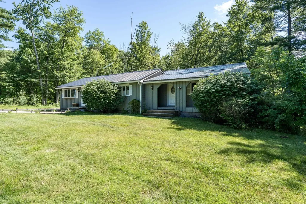 10 Appaloosa Avenue Pelham NH 03076