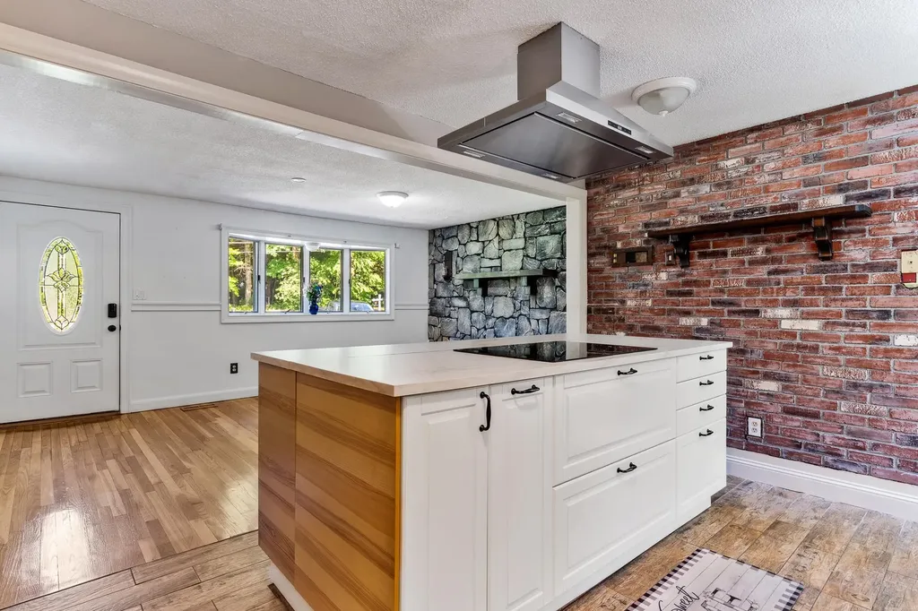 10 Appaloosa Avenue Pelham NH 03076