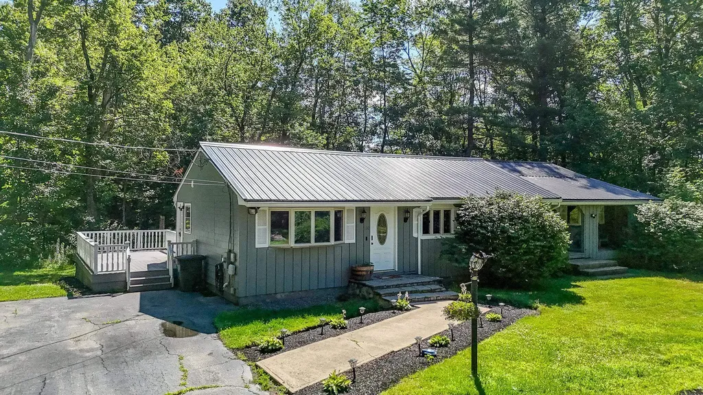 10 Appaloosa Avenue Pelham NH 03076