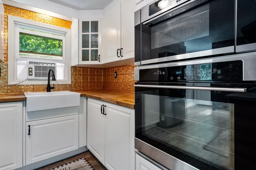 10 Appaloosa Avenue Pelham NH 03076