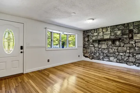 10 Appaloosa Avenue Pelham NH 03076