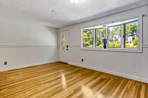 10 Appaloosa Avenue Pelham NH 03076