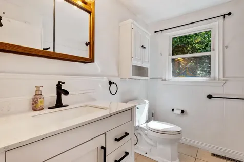 10 Appaloosa Avenue Pelham NH 03076