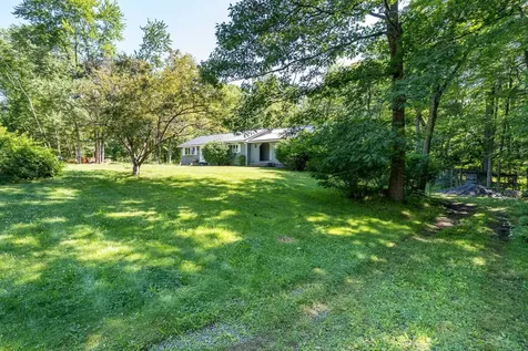 10 Appaloosa Avenue Pelham NH 03076