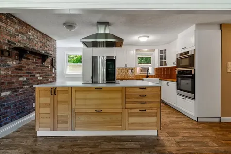 10 Appaloosa Avenue Pelham NH 03076