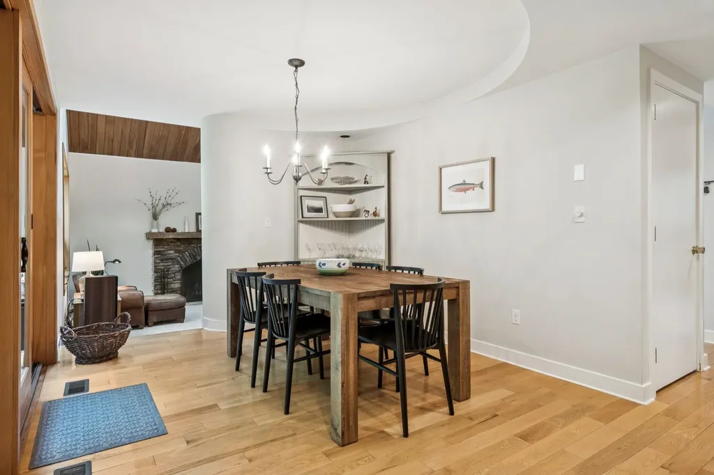 52 Upper Bay Road Sunapee NH 03782
