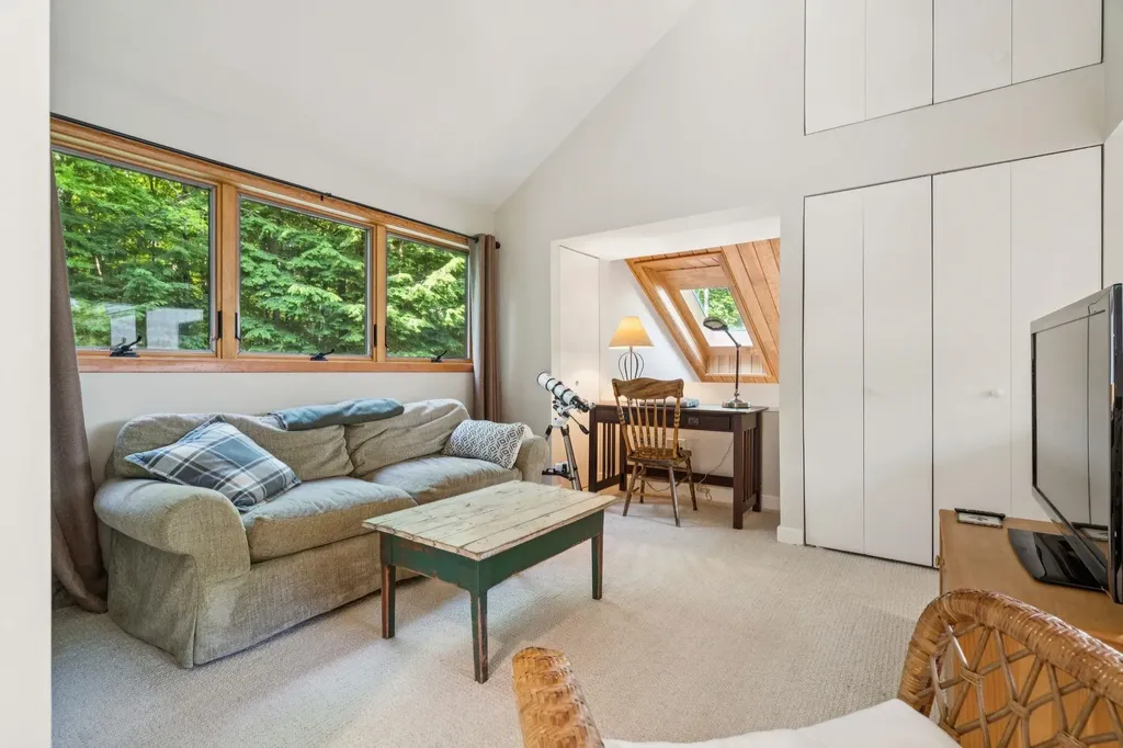 52 Upper Bay Road Sunapee NH 03782
