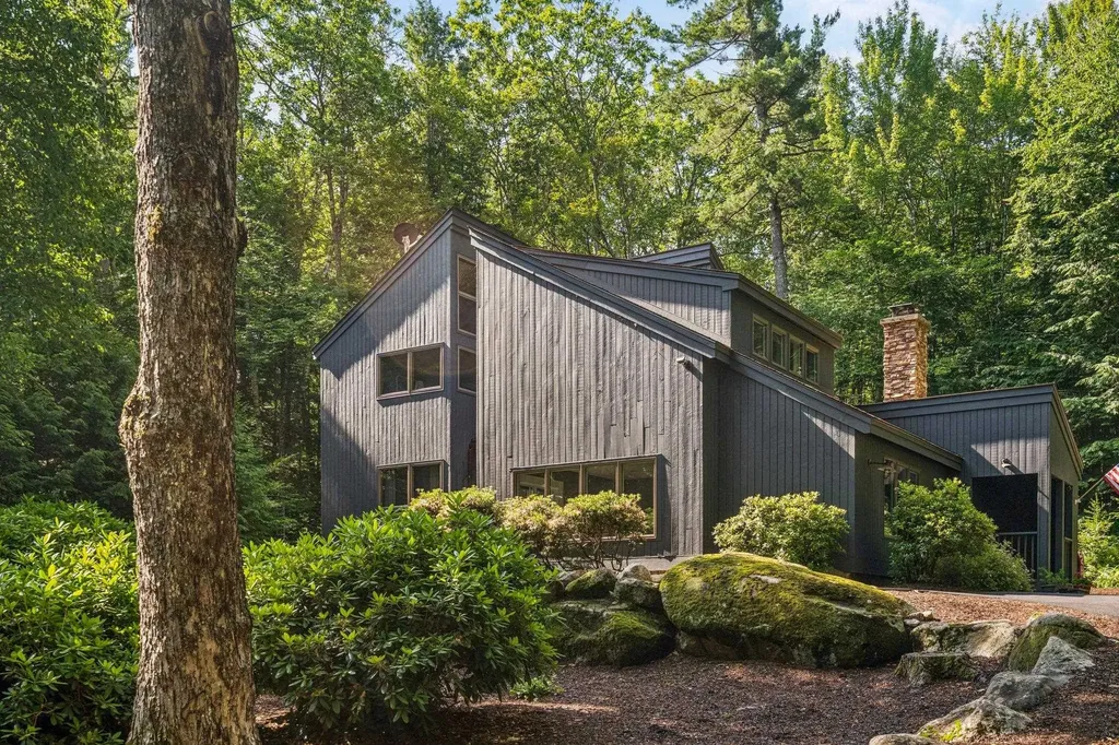 52 Upper Bay Road Sunapee NH 03782