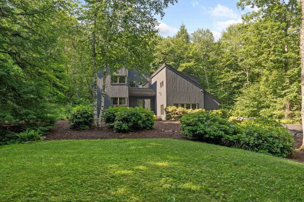 52 Upper Bay Road Sunapee NH 03782