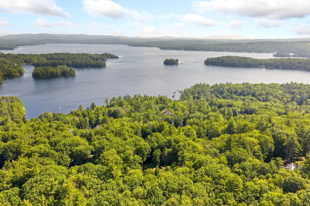 52 Upper Bay Road Sunapee NH 03782