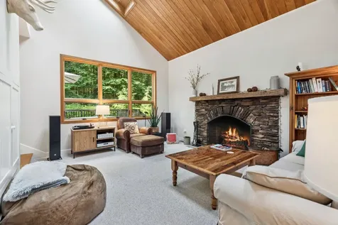 52 Upper Bay Road Sunapee NH 03782