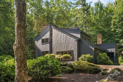 52 Upper Bay Road Sunapee NH 03782