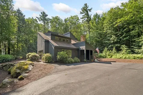 52 Upper Bay Road Sunapee NH 03782