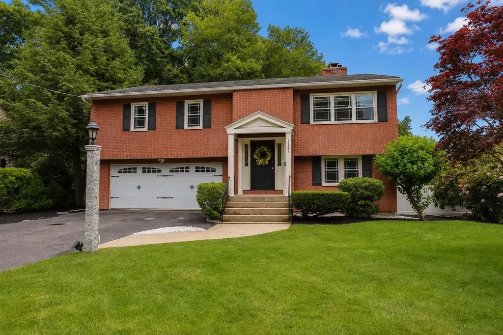 1327 Beech Street Manchester NH 03104