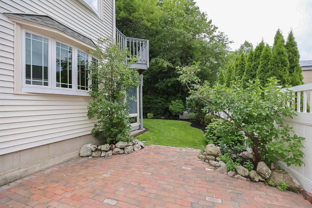 1327 Beech Street Manchester NH 03104