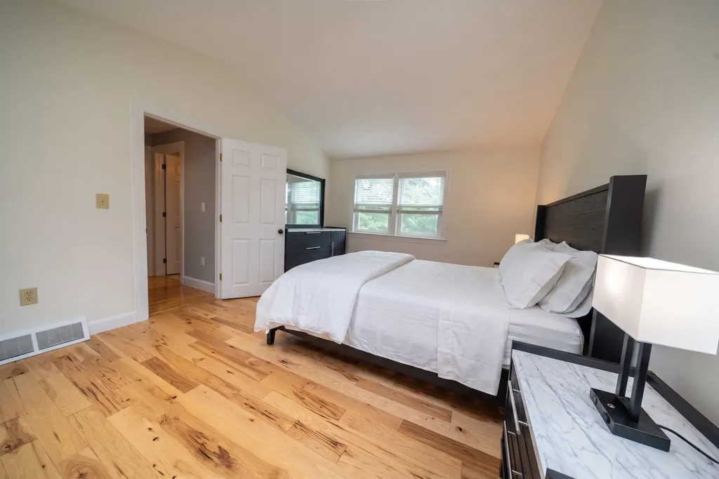 246 Winding Pond Road Londonderry NH 03053
