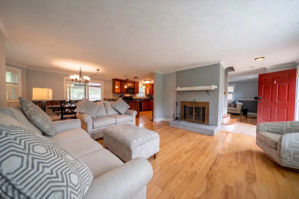 246 Winding Pond Road Londonderry NH 03053