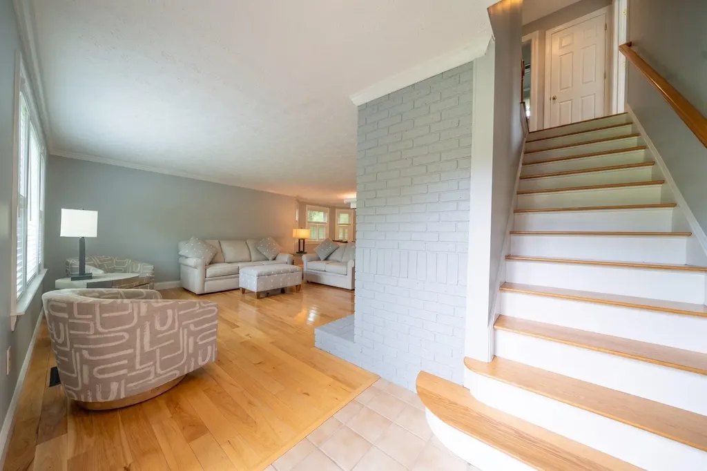 246 Winding Pond Road Londonderry NH 03053