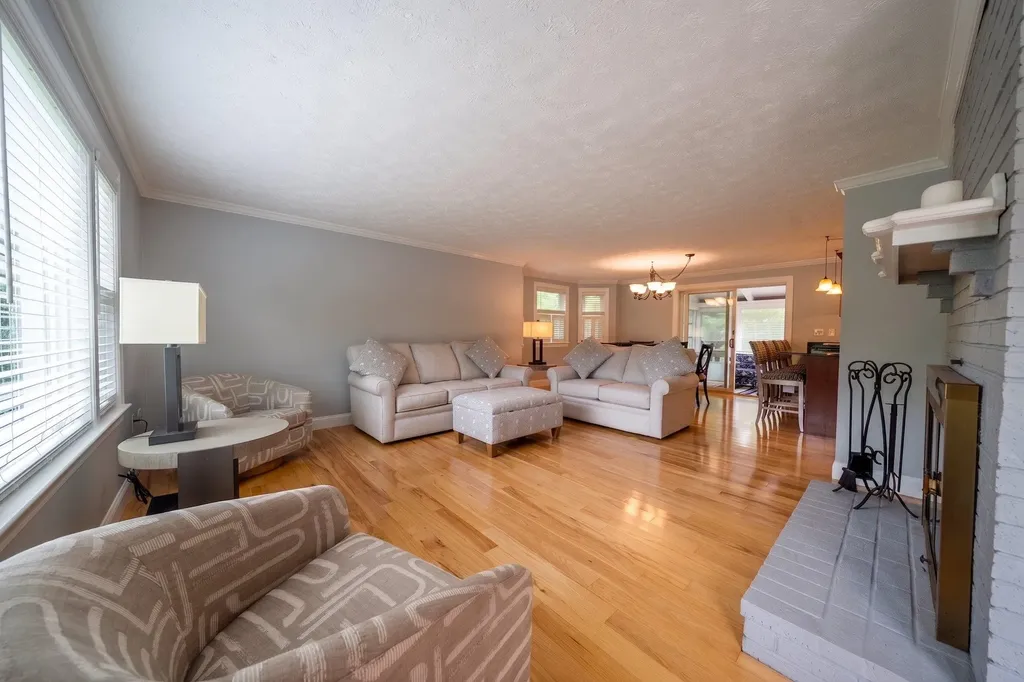 246 Winding Pond Road Londonderry NH 03053