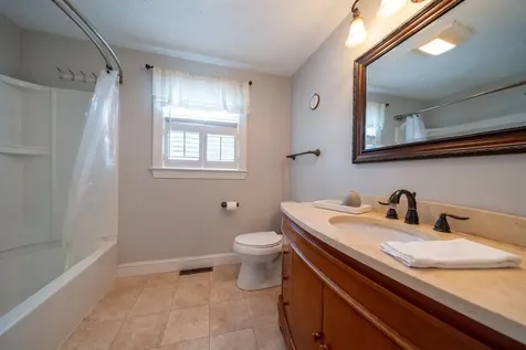 246 Winding Pond Road Londonderry NH 03053