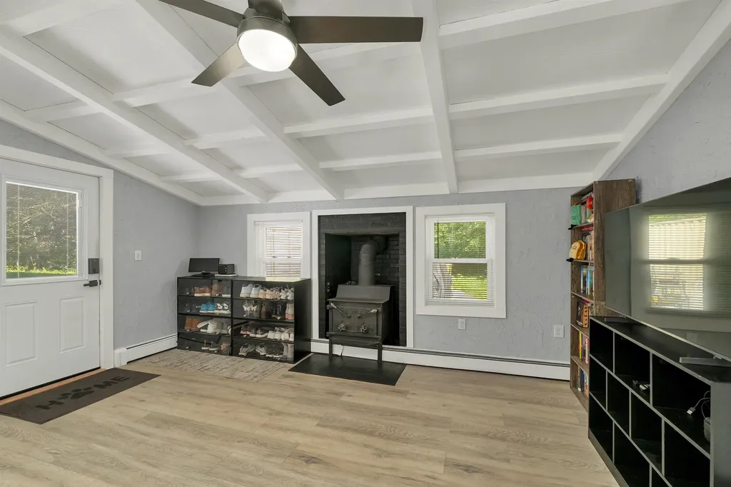 31 Ministerial Road Windham NH 03087-1921
