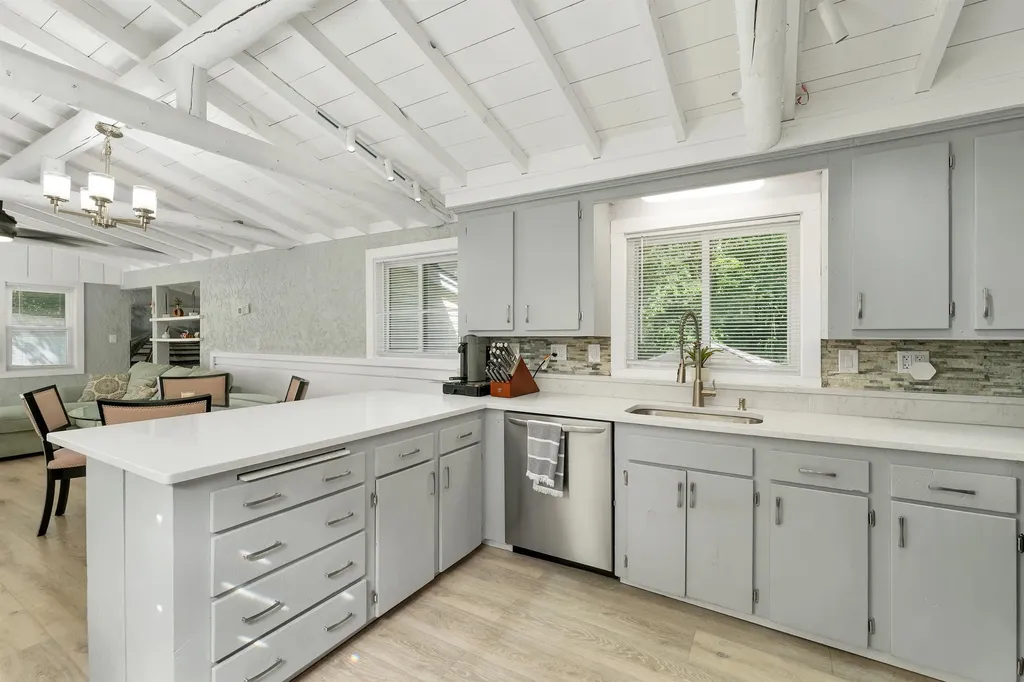 31 Ministerial Road Windham NH 03087-1921